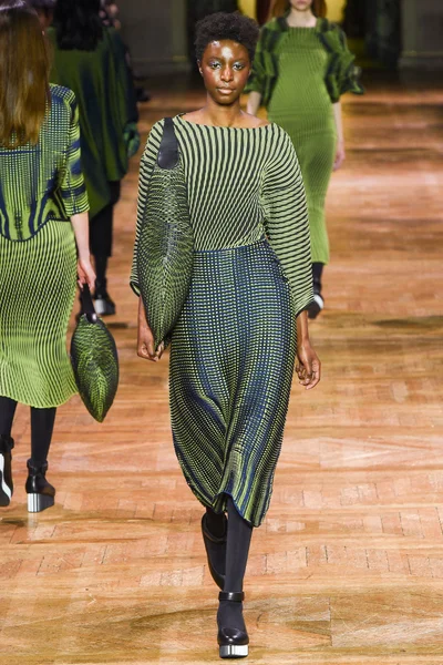 Look 24